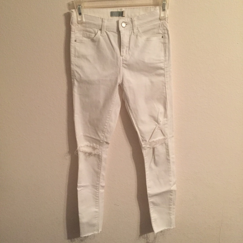 Topshop  White distressed Leigh jeans